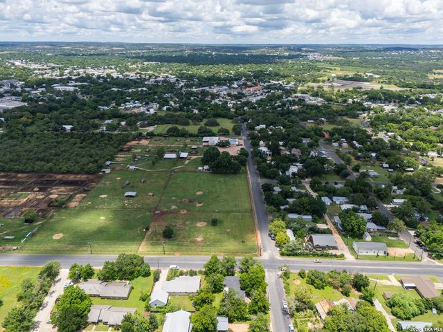 599 E HIGHWAY ST, Fredericksburg, TX 78624