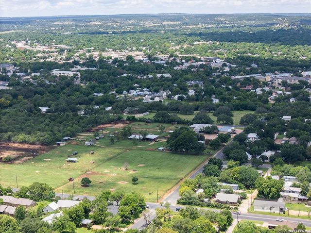599 E HIGHWAY ST, Fredericksburg, TX 78624
