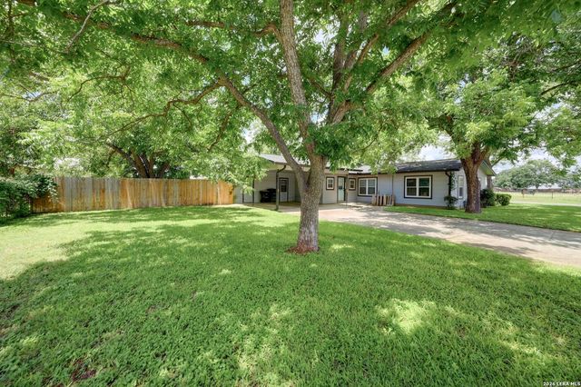 599 E HIGHWAY ST, Fredericksburg, TX 78624