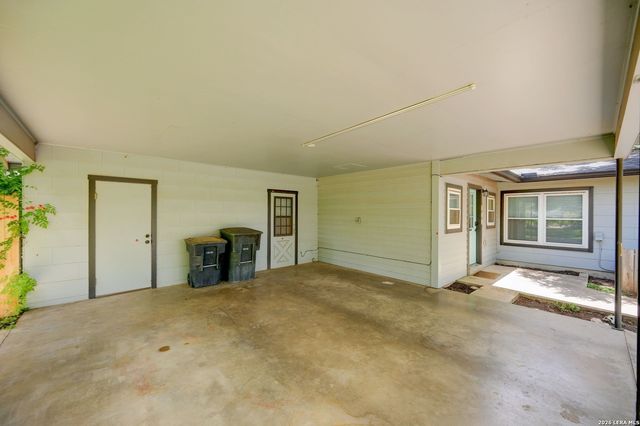 599 E HIGHWAY ST, Fredericksburg, TX 78624