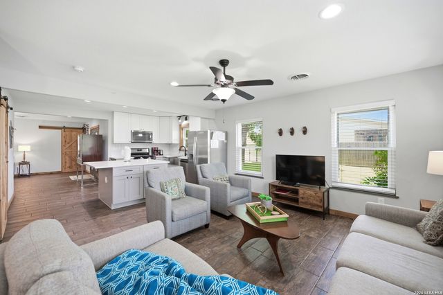 599 E HIGHWAY ST, Fredericksburg, TX 78624