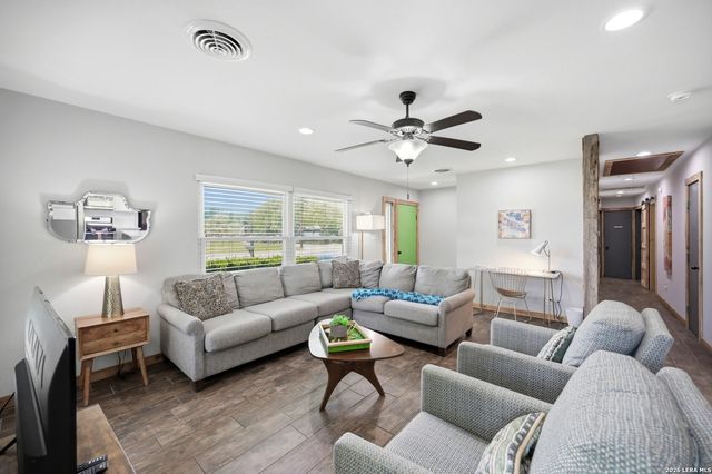 599 E HIGHWAY ST, Fredericksburg, TX 78624