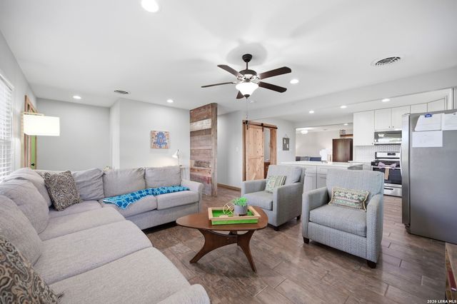 599 E HIGHWAY ST, Fredericksburg, TX 78624