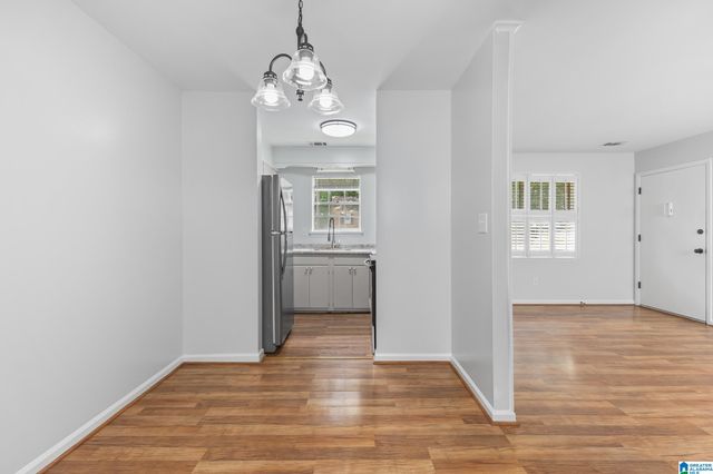 2038 Montreat Cir Apt D, Vestavia Hills, AL 35216