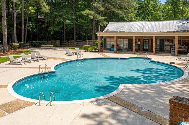 2038 Montreat Cir Apt D, Vestavia Hills, AL 35216