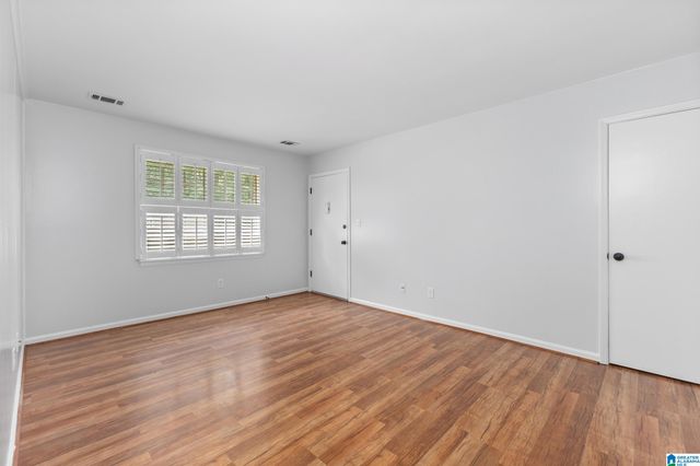 2038 Montreat Cir Apt D, Vestavia Hills, AL 35216