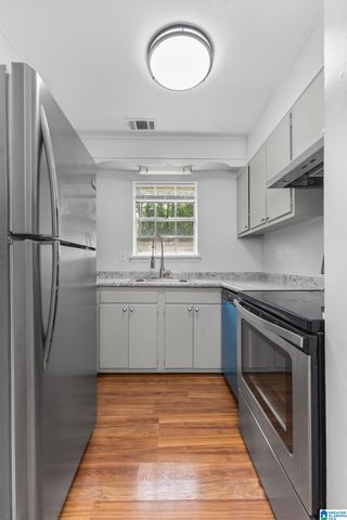 2038 Montreat Cir Apt D, Vestavia Hills, AL 35216