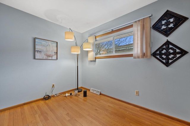 5826 Sugarbush LANE, Greendale, WI 53129