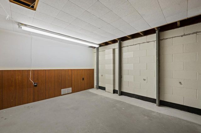 5826 Sugarbush LANE, Greendale, WI 53129