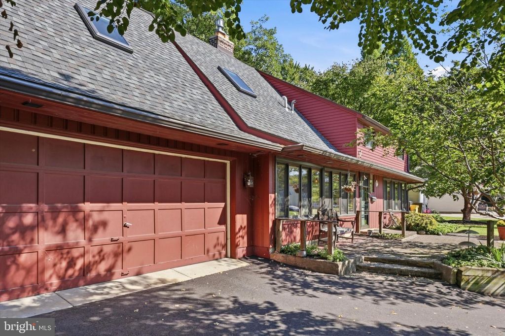 8813 PATTON RD, WYNDMOOR, PA 19038 — exterior