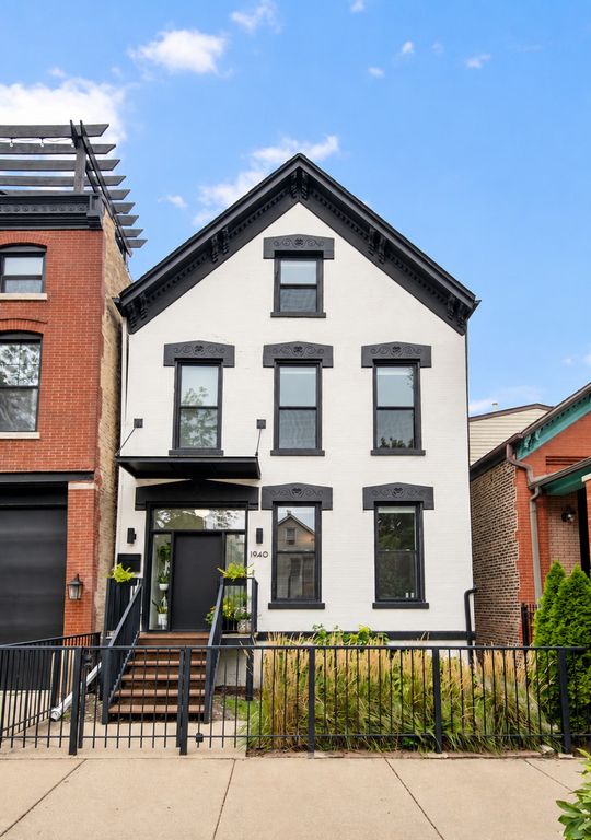 1940 W Superior Street, Chicago, IL 60622 — exterior