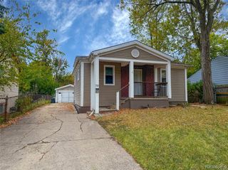 720 E Columbia Avenue, Pontiac, MI 48340