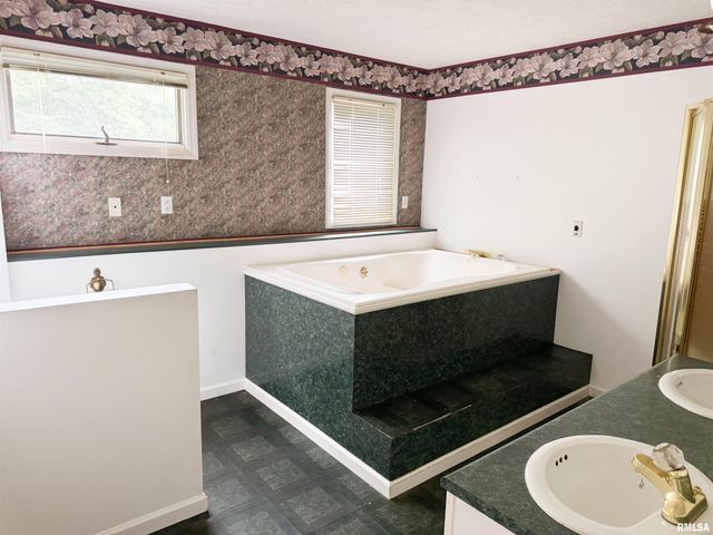 5660 Lingle Creek Road, Jonesboro, IL 62952