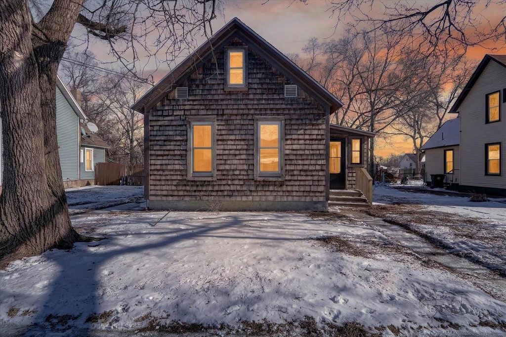 1015 Bluff Street, Beloit, WI 53511