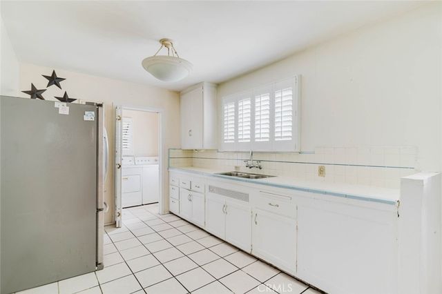 1926 Thoreau Street, Los Angeles, CA 90047