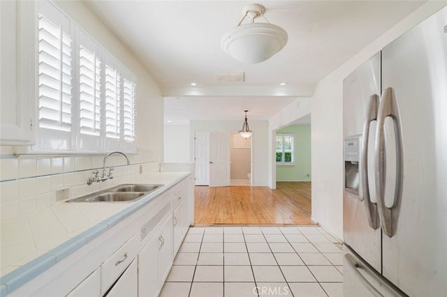 1926 Thoreau Street, Los Angeles, CA 90047