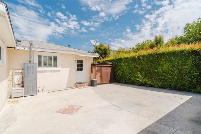 1926 Thoreau Street, Los Angeles, CA 90047