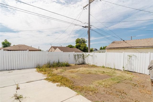 1926 Thoreau Street, Los Angeles, CA 90047