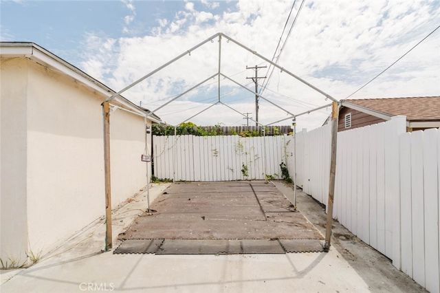1926 Thoreau Street, Los Angeles, CA 90047