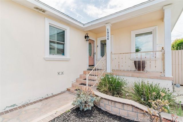 1926 Thoreau Street, Los Angeles, CA 90047