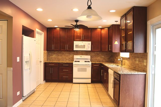 2382 N QUAKER HOLLOW Lane, Round Lake Beach, IL 60073