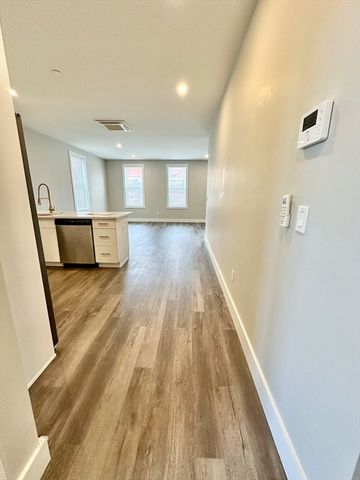 32 Norwood St 5, Boston, MA 02122