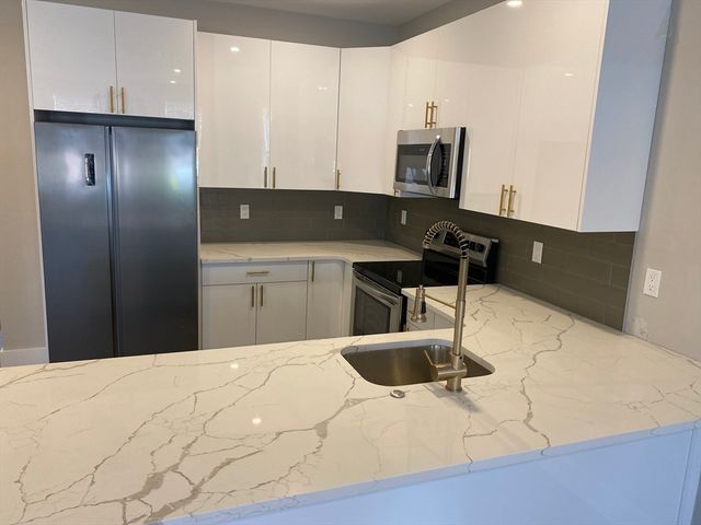 32 Norwood St 5, Boston, MA 02122