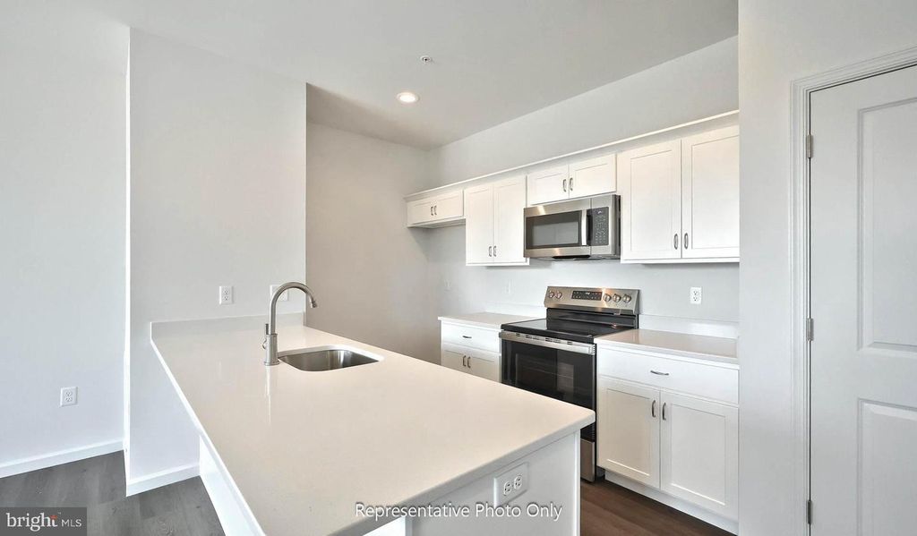 Image 12 of property listing at 26 N CONIFER DR, Elizabethtown, PA 17022