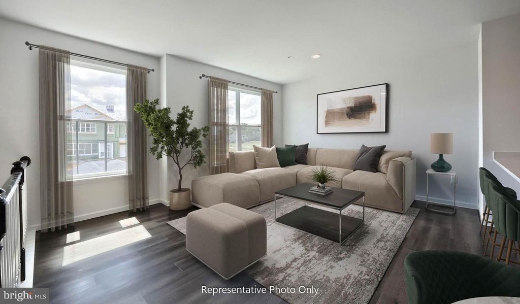 Image 3 of property listing at 26 N CONIFER DR, Elizabethtown, PA 17022