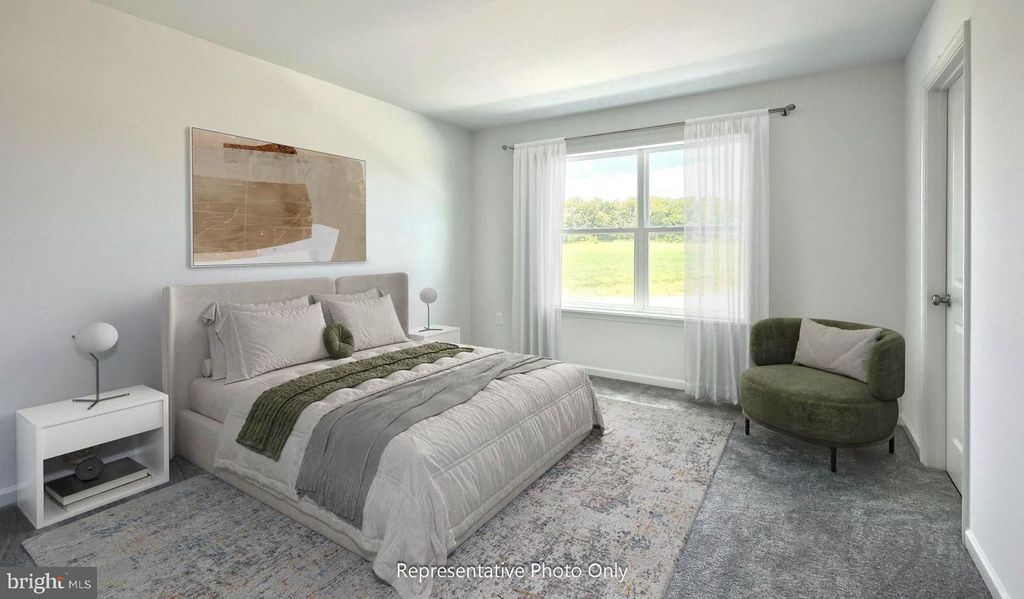 Image 4 of property listing at 26 N CONIFER DR, Elizabethtown, PA 17022