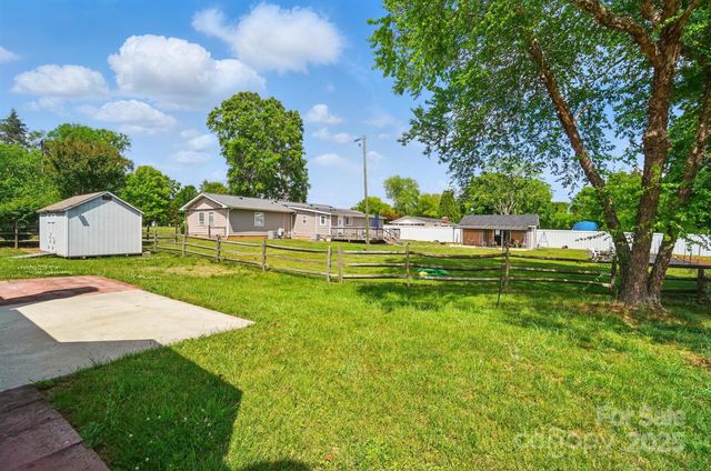 8309 Emily Drive, Harrisburg, NC 28075