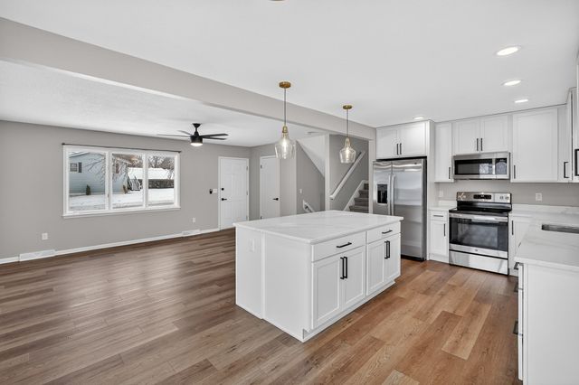 402 SE Peterson Drive, Ankeny, IA 50021