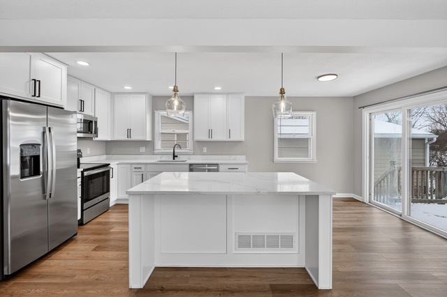 402 SE Peterson Drive, Ankeny, IA 50021