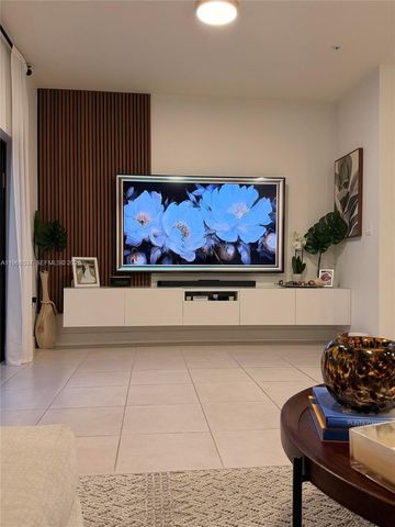 10407 NW 82nd St 5, Doral, FL 33178