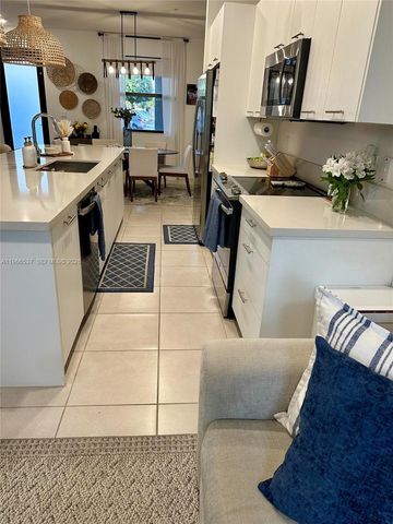 10407 NW 82nd St 5, Doral, FL 33178