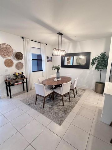 10407 NW 82nd St 5, Doral, FL 33178