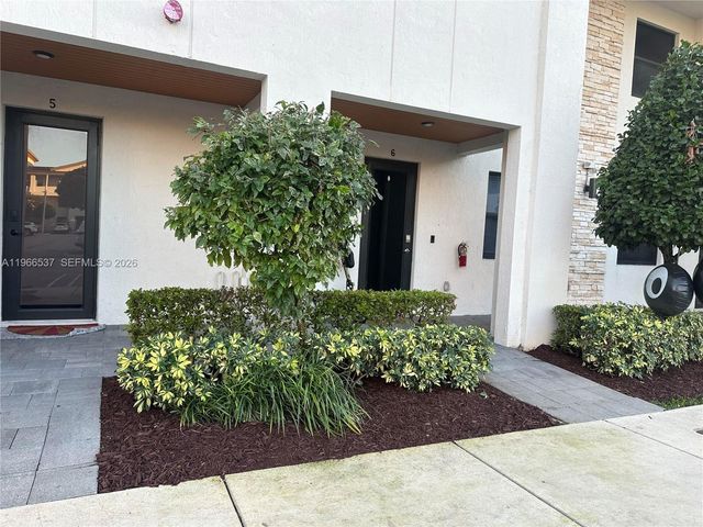 10407 NW 82nd St 5, Doral, FL 33178