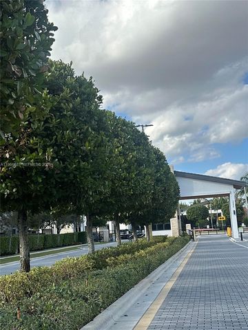 10407 NW 82nd St 5, Doral, FL 33178