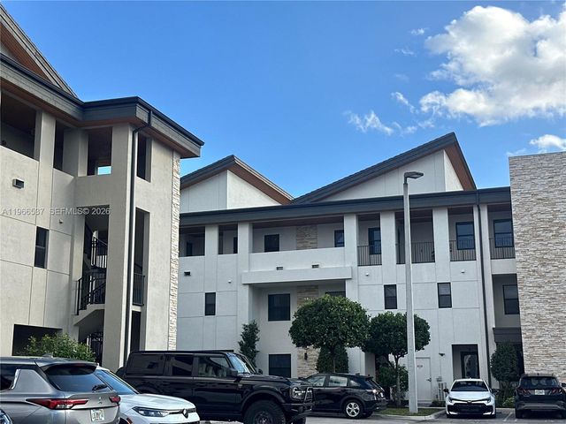 10407 NW 82nd St 5, Doral, FL 33178