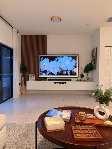 10407 NW 82nd St 5, Doral, FL 33178