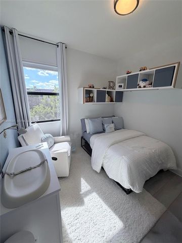 10407 NW 82nd St 5, Doral, FL 33178