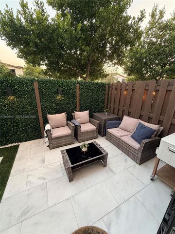 10407 NW 82nd St 5, Doral, FL 33178