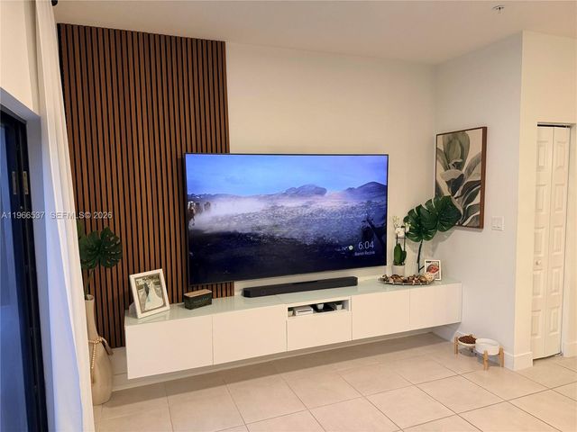 10407 NW 82nd St 5, Doral, FL 33178