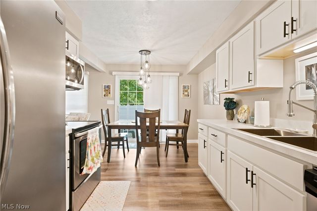 20468 Williamsburg Court 208C, Middleburg Heights, OH 44130