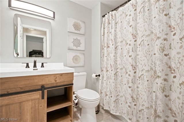 20468 Williamsburg Court 208C, Middleburg Heights, OH 44130