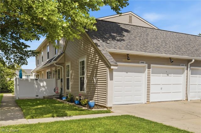 20468 Williamsburg Court 208C, Middleburg Heights, OH 44130