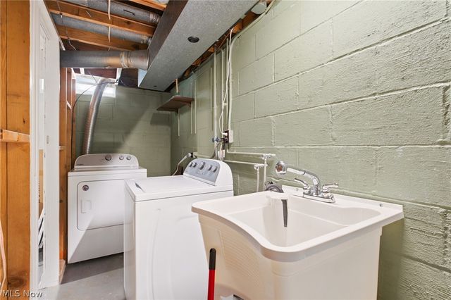 20468 Williamsburg Court 208C, Middleburg Heights, OH 44130
