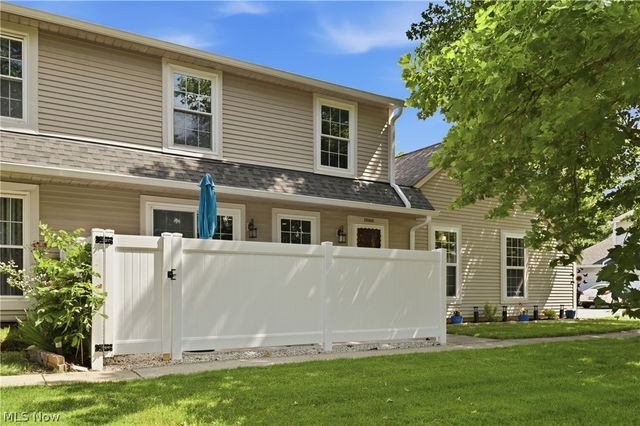 20468 Williamsburg Court 208C, Middleburg Heights, OH 44130