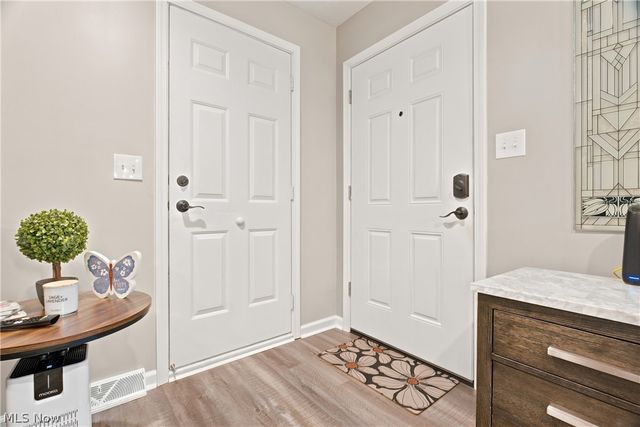20468 Williamsburg Court 208C, Middleburg Heights, OH 44130