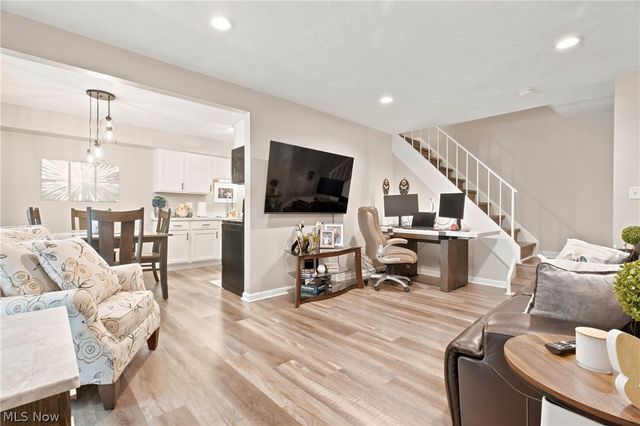 20468 Williamsburg Court 208C, Middleburg Heights, OH 44130